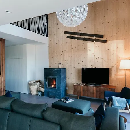 Janina's Dragonfly House Nova Vas (Bloke)