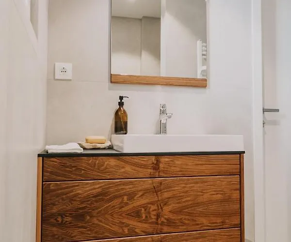 Janina's Dragonfly House * Nova Vas (Bloke)